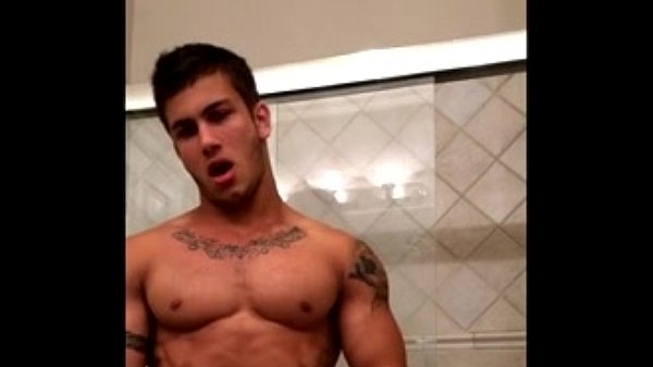 Lo clip cua trai tap gym Michael Hoffman